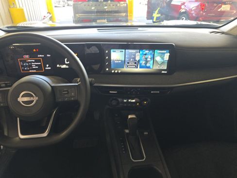 Used 2026 Nissan Kicks SV FWD image 14