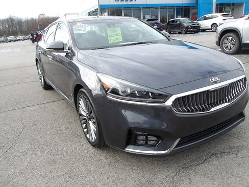 Used 2018 Kia Cadenza Limited w/ Paint Protection Package image 1
