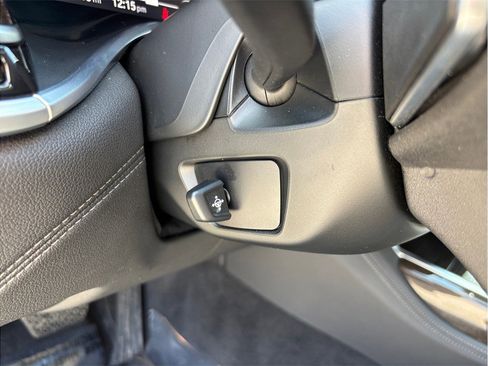 Used 2022 BMW 740i w/ Premium Package image 23