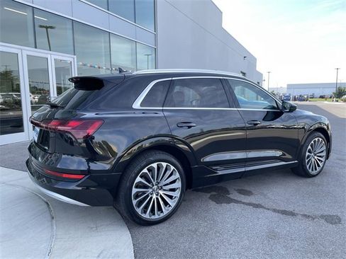 Used 2019 Audi e-tron Prestige image 5