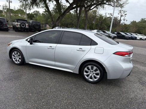 Certified 2025 Toyota Corolla LE FWD image 4