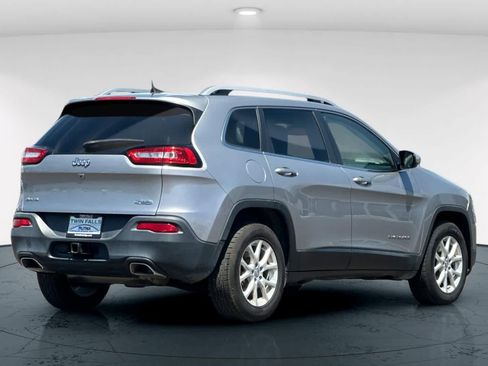 Used 2017 Jeep Cherokee Latitude w/ True North Edition AWD/4WD image 2