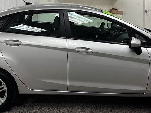 Used 2017 Ford Fiesta SE FWD image 4