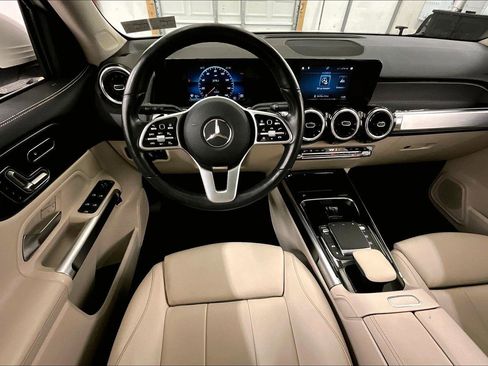 Used 2021 Mercedes-Benz GLB 250 4MATIC image 5