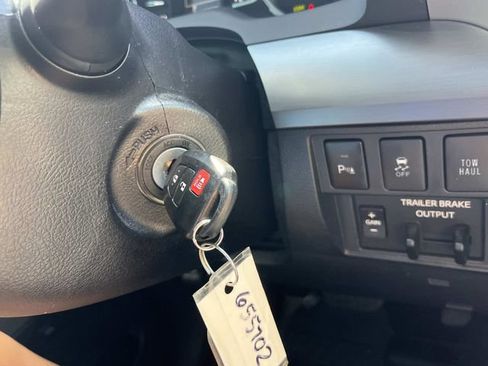Used 2018 Toyota Tundra Platinum AWD/4WD image 70