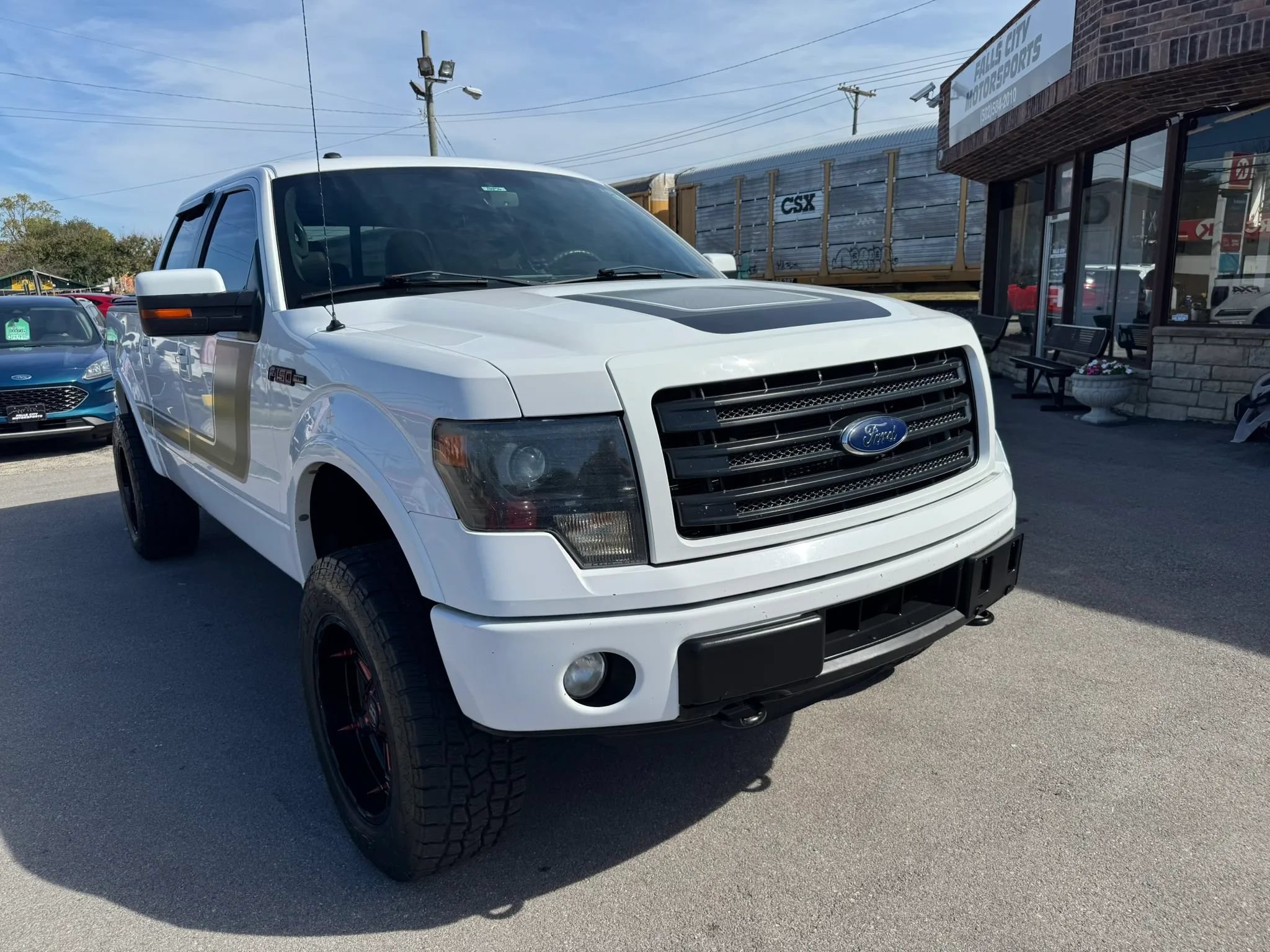 Used 2014 Ford F150 FX4 w/ Equipment Group 402A Luxury AWD/4WD image 23