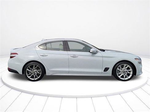 Used 2022 Genesis G70 2.0T image 10