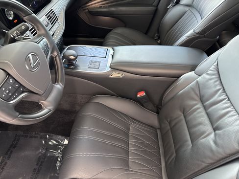 Used 2023 Lexus LS 500h AWD w/ Luxury Package image 25