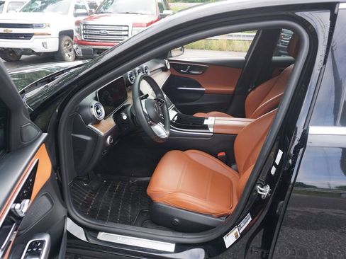 Used 2022 Mercedes-Benz C 300 Sedan w/ Exclusive Trim Package image 2