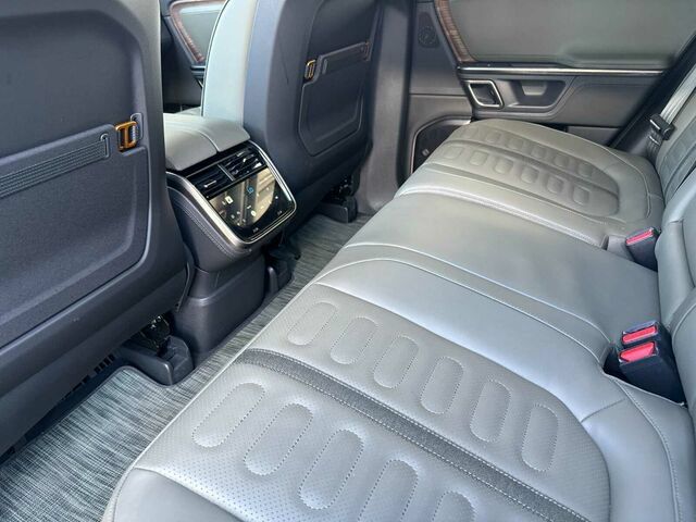 Used 2023 Rivian R1T Adventure Dual AWD/4WD image 15