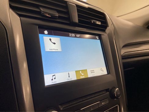 Used 2018 Ford Fusion SE w/ Fusion SE Technology Package image 25