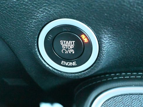 Used 2015 Dodge Challenger SXT Plus RWD image 19
