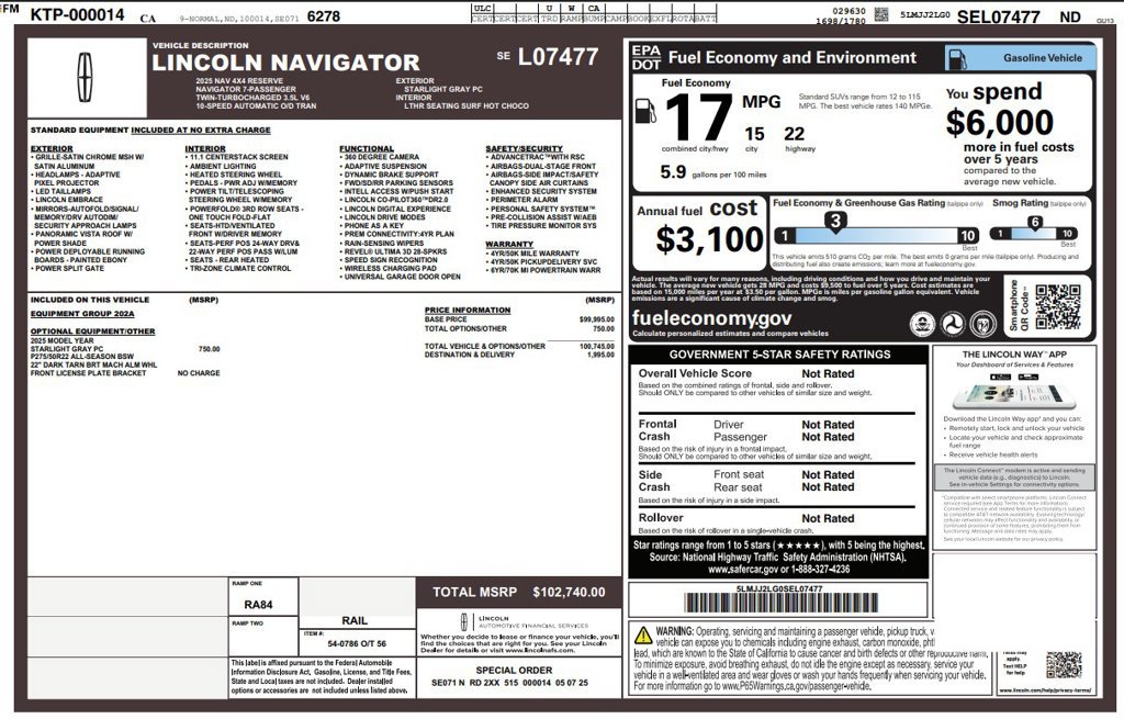 Used 2025 Lincoln Navigator Reserve AWD/4WD image 2