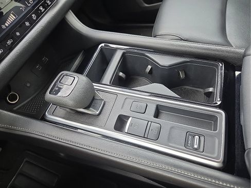 Used 2025 Nissan Pathfinder SL FWD image 25