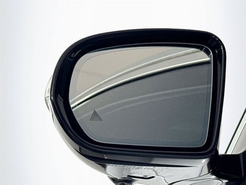 Used 2015 Mercedes-Benz S 550 Sedan image 5