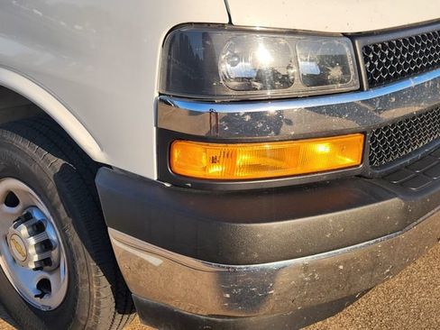 Used 2025 Chevrolet Express 3500 LT w/ LT Preferred Equipment Group RWD image 6