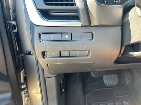 Used 2023 Nissan Rogue SV image 24