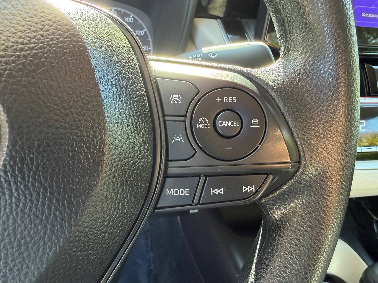 Used 2025 Toyota Corolla LE FWD image 15