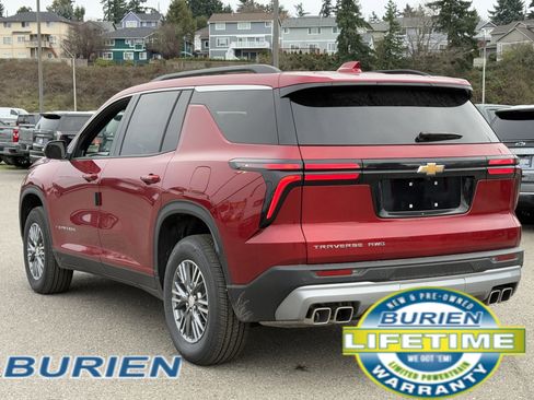 New 2025 Chevrolet Traverse LT image 3