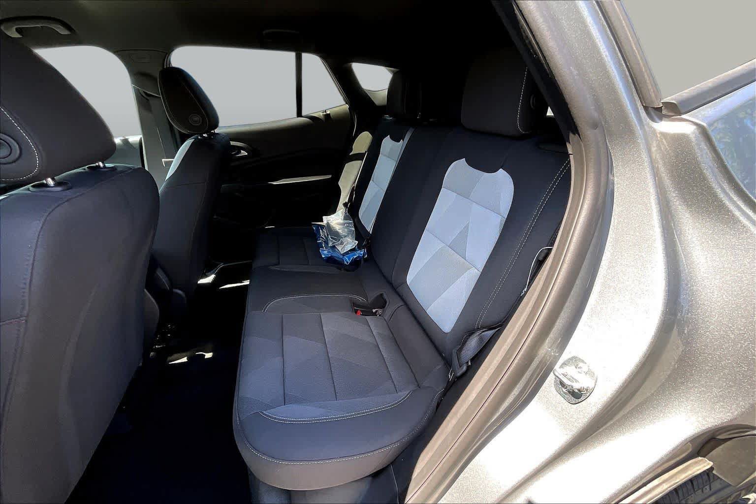 Used 2025 Chevrolet Trax RS w/ Driver Confidence Package FWD image 19