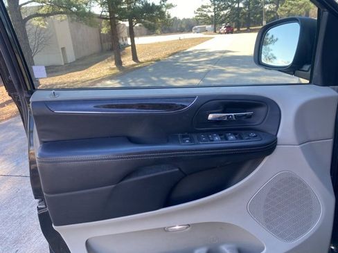 Used 2012 Chrysler Town & Country Touring-L w/ Entertainment Group #2 image 13