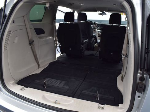 Used 2022 Chrysler Voyager LX FWD image 22