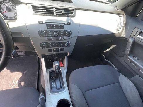 Used 2011 Ford Focus SES FWD image 5