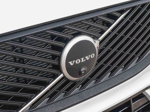 Used 2026 Volvo XC60 B5 Plus w/ Climate Package PRO AWD/4WD image 18