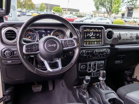 Used 2020 Jeep Gladiator Overland image 16