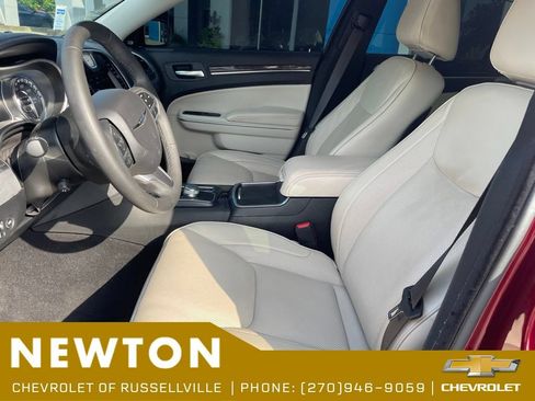 Used 2023 Chrysler 300 Touring L w/ Popular Equipment Group RWD image 4
