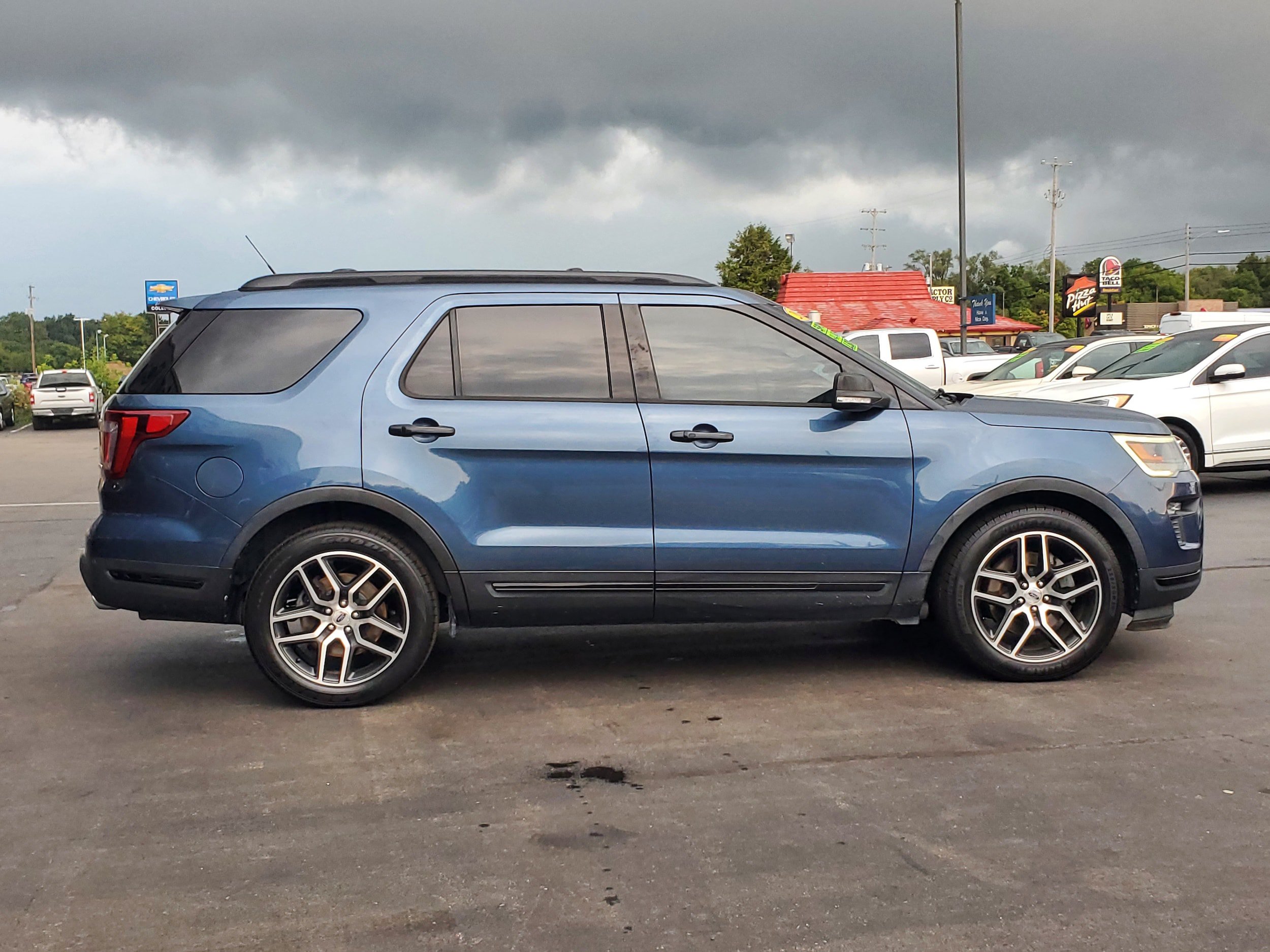 Used 2018 Ford Explorer Sport w/ Equipment Group 401A AWD/4WD image 5