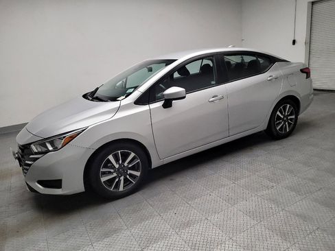 Used 2024 Nissan Versa SV FWD image 2