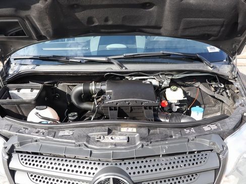 Used 2018 Mercedes-Benz Sprinter 2500 image 14