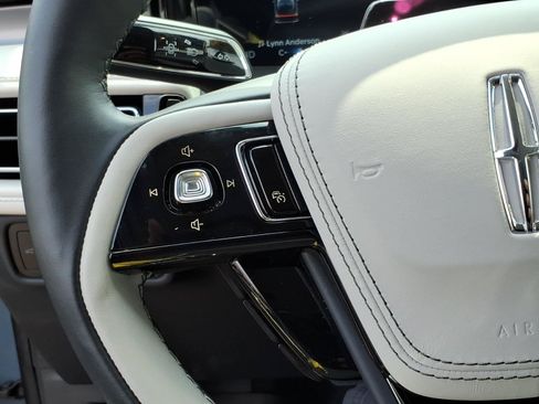 Used 2026 Lincoln Aviator AWD image 18