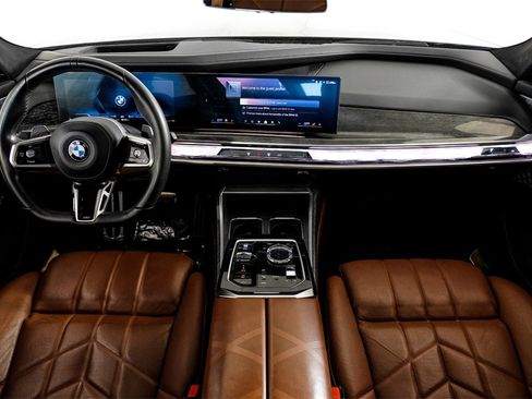 Used 2023 BMW 760i xDrive w/ Executive Package image 11