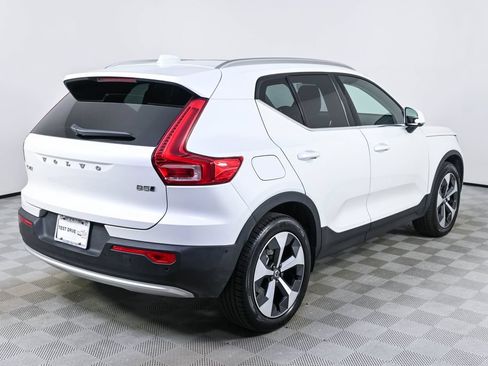Certified 2025 Volvo XC40 B5 Plus AWD/4WD image 28
