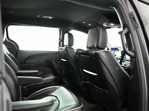 Used 2019 Chrysler Pacifica Limited w/ Advanced Safetytec Group image 39