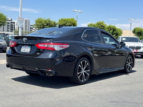 Used 2019 Toyota Camry SE FWD image 13