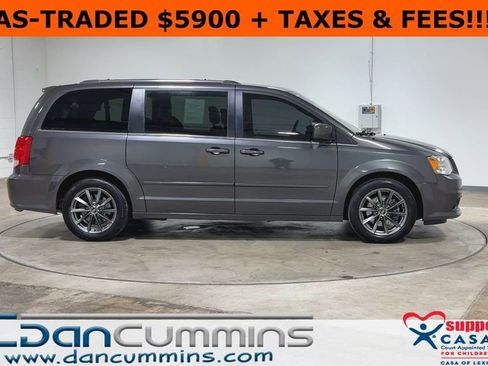 Used 2017 Dodge Grand Caravan SXT image 1