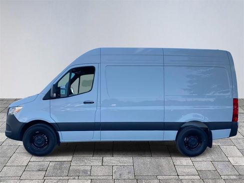 Used 2024 Mercedes-Benz Sprinter 2500 image 4