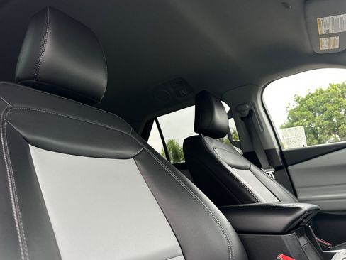 Used 2022 Ford Explorer XLT w/ Equipment Group 202A image 18