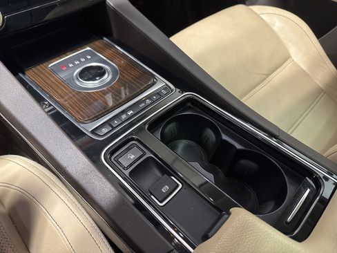 Used 2018 Jaguar F-PACE Prestige image 18
