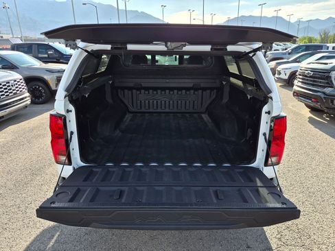 Used 2024 Chevrolet Colorado ZR2 w/ Technology Package AWD/4WD image 30