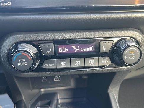 Used 2024 Nissan Kicks SR w/ SR Premium Package image 19