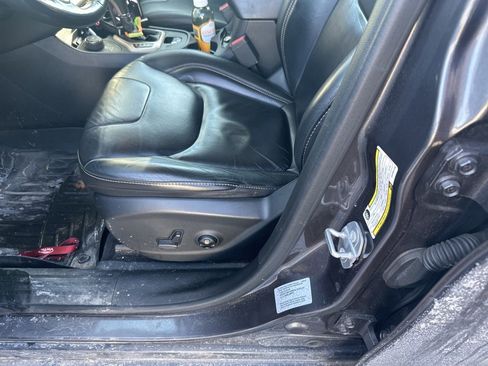 Used 2017 Jeep Cherokee Limited image 4