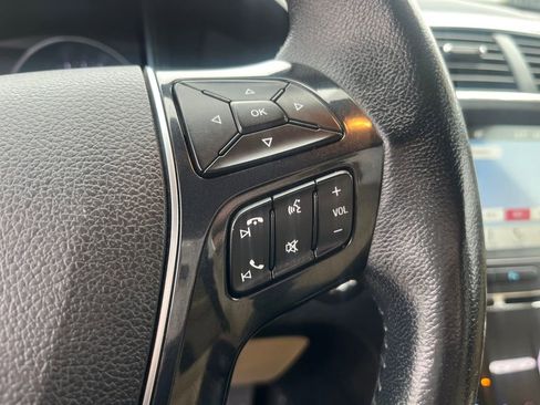 Used 2017 Ford Explorer Limited image 19