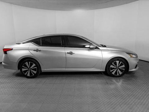 Used 2019 Nissan Altima 2.5 SL FWD image 9