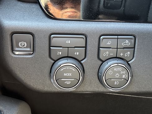 Used 2026 Chevrolet Silverado 2500 LT w/ Trail Boss Package AWD/4WD image 32
