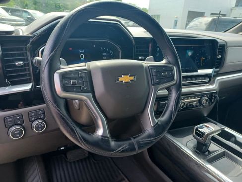 Used 2022 Chevrolet Silverado 1500 LTZ w/ LTZ Premium Package AWD/4WD image 9