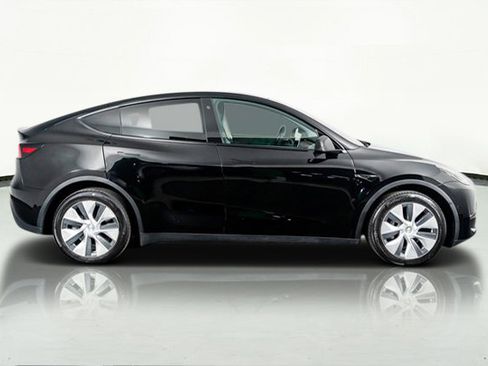 Used 2022 Tesla Model Y Long Range image 5